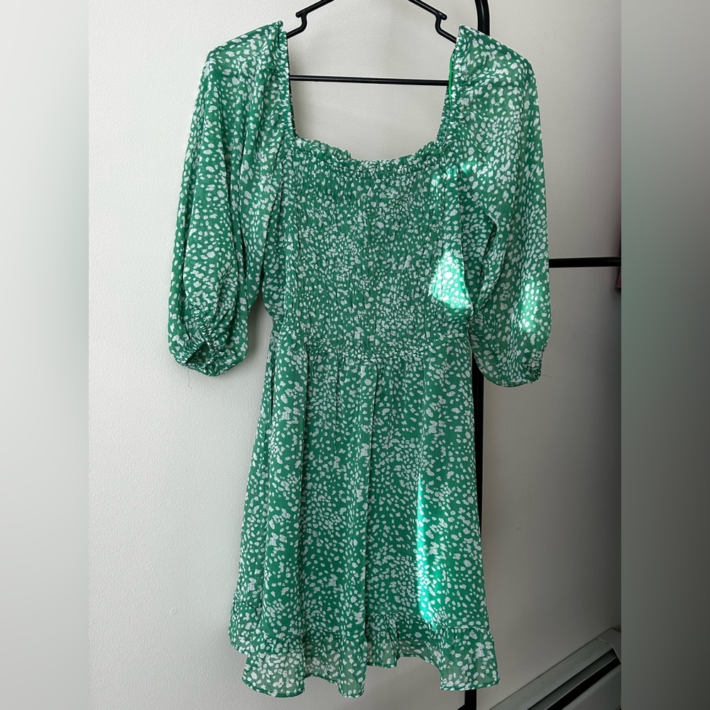 Green and white floral print dress with puff sleeves